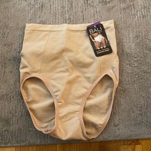 NWT size 2XL ultra control shaping brief.